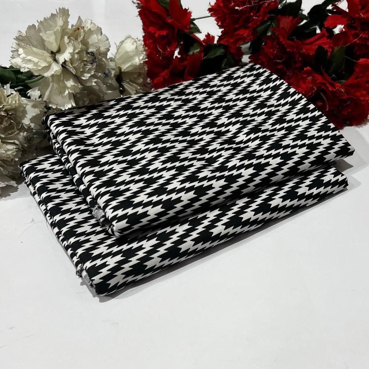 Ladies 2 piece summer cotton suit in black and white checkered paper plates 